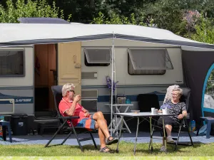 Genieten voor de caravan. Foto: Christel Hoekjen