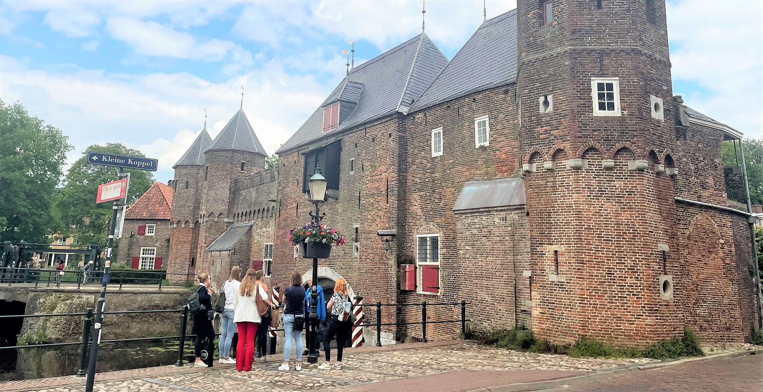 De indrukwekkende en bekende Koppelpoort kun je ook in! Maar alleen met een gids van Gilde Amersfoort. Foto: Gilde Amersfoort