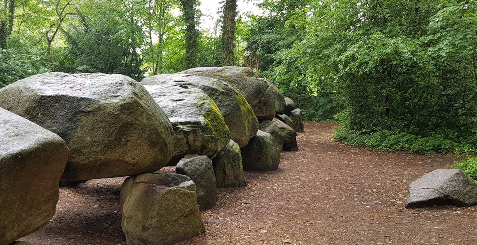 Als je aan Drenthe denkt, denk je aan hunebedden. Foto: DagjeWeg.NL © Als je aan Drenthe denkt, denk je aan hunebedden. Foto: DagjeWeg.NL ©