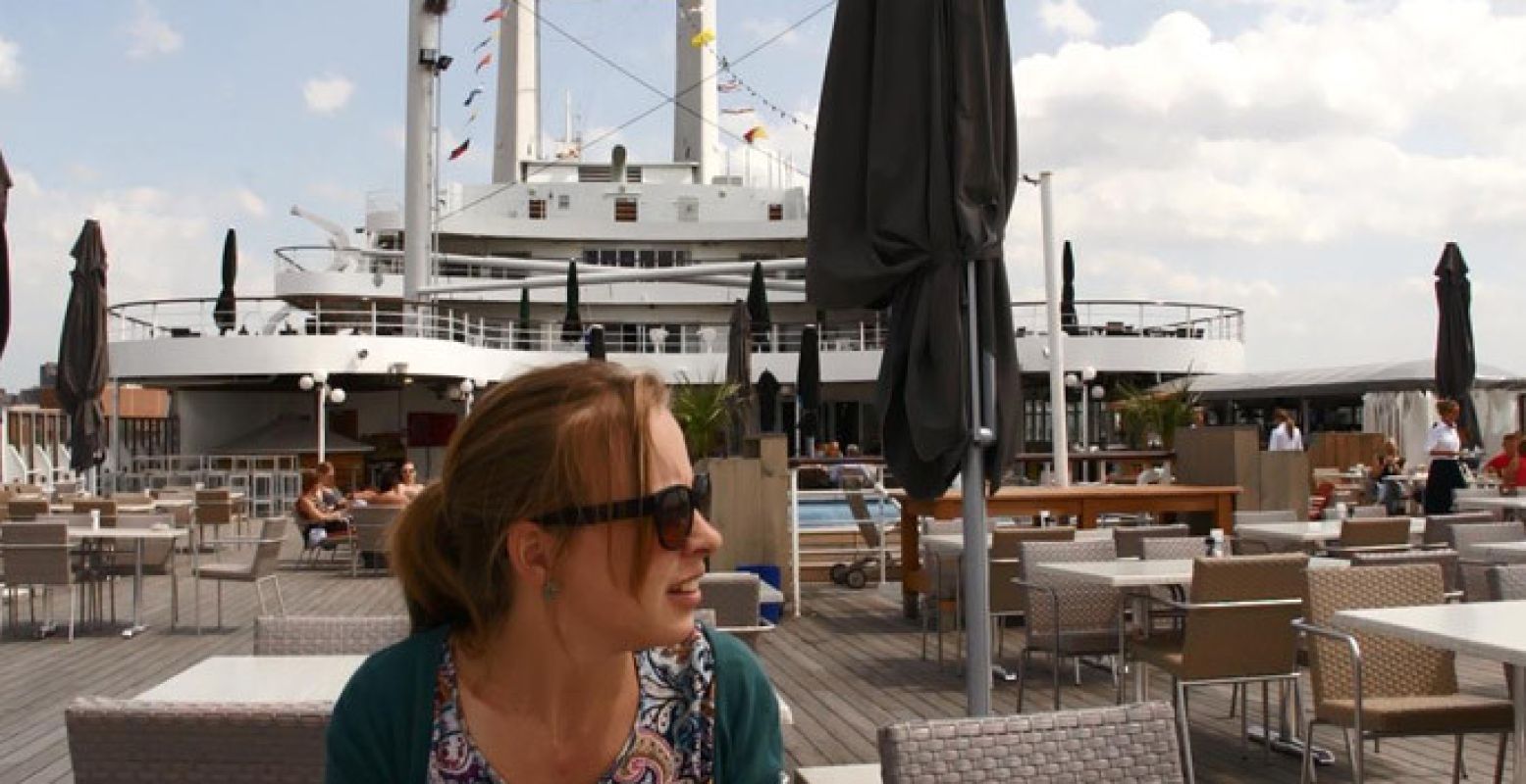 Genieten op het zonnedek van de ss Rotterdam.