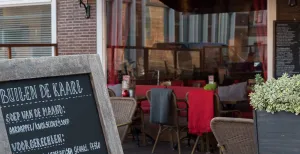 Schuif aan - met een speciaalbiertje - bij Buurman & Buurman Welkom aan de Markt in Wageningen! Foto: Buurman & Buurman
