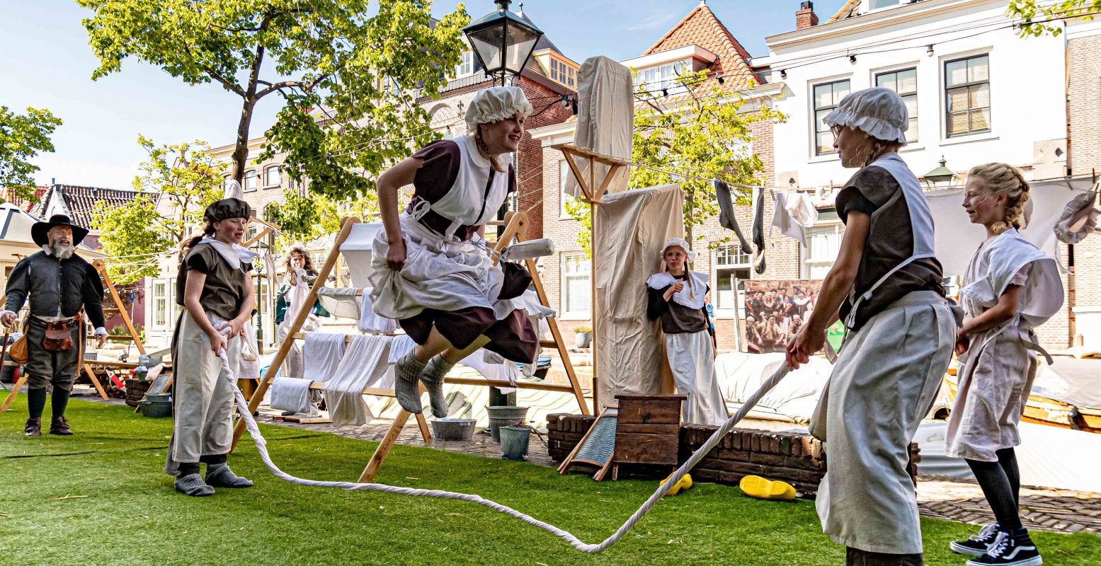 Je waant je echt in de zestiende eeuw als je Kaeskoppenstad binnenstapt. Foto: Alkmaar Prachtstad © LaLuuz Fotografie