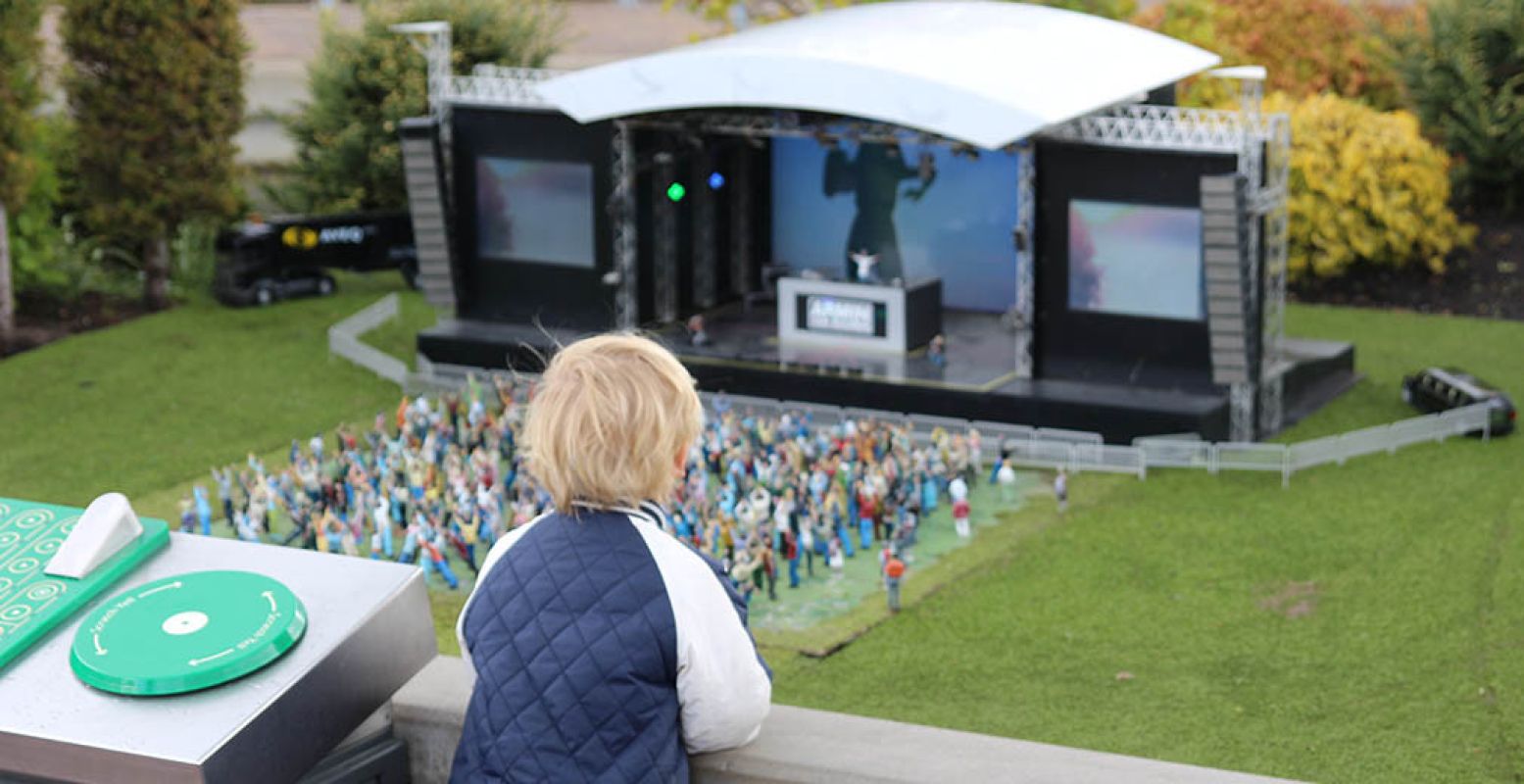 Maak je eigen mix als dj met Armin van Buuren. De Madurodammertjes dansen mee! Foto: Redactie DagjeWeg.NL, Coby Boschma.