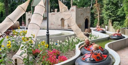 Een bezoek aan een attractiepark, zoals het betoverende Sprookjeswonderland, is altijd een goed idee. Foto: Sprookjeswonderland