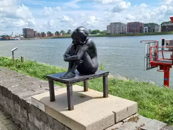 Sculpturen aan het water. Foto: Josephine Meijer Sculpturen aan het water. Foto: Josephine Meijer