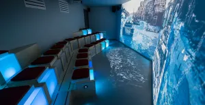 Bij Infocentrum WO2 Nijmegen stap je even terug in de oorlog De oorlog komt op je af in de Experience van het Infocentrum: een indringende film van zes minuten over de Tweede Wereldoorlog in Nijmegen. Foto: Infocentrum WO2 Nijmegen