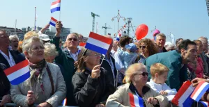 Vlaggetjesdag 2018: feestelijke vlaggetjes en verse vis! Vlaggetjes, die mogen niet ontbreken op Vlaggetjesdag. Foto: Vlaggetjesdag.