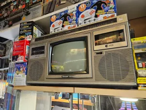 Tot de nok gevuld met games en merchandise. Foto: Gameshop Twente ©