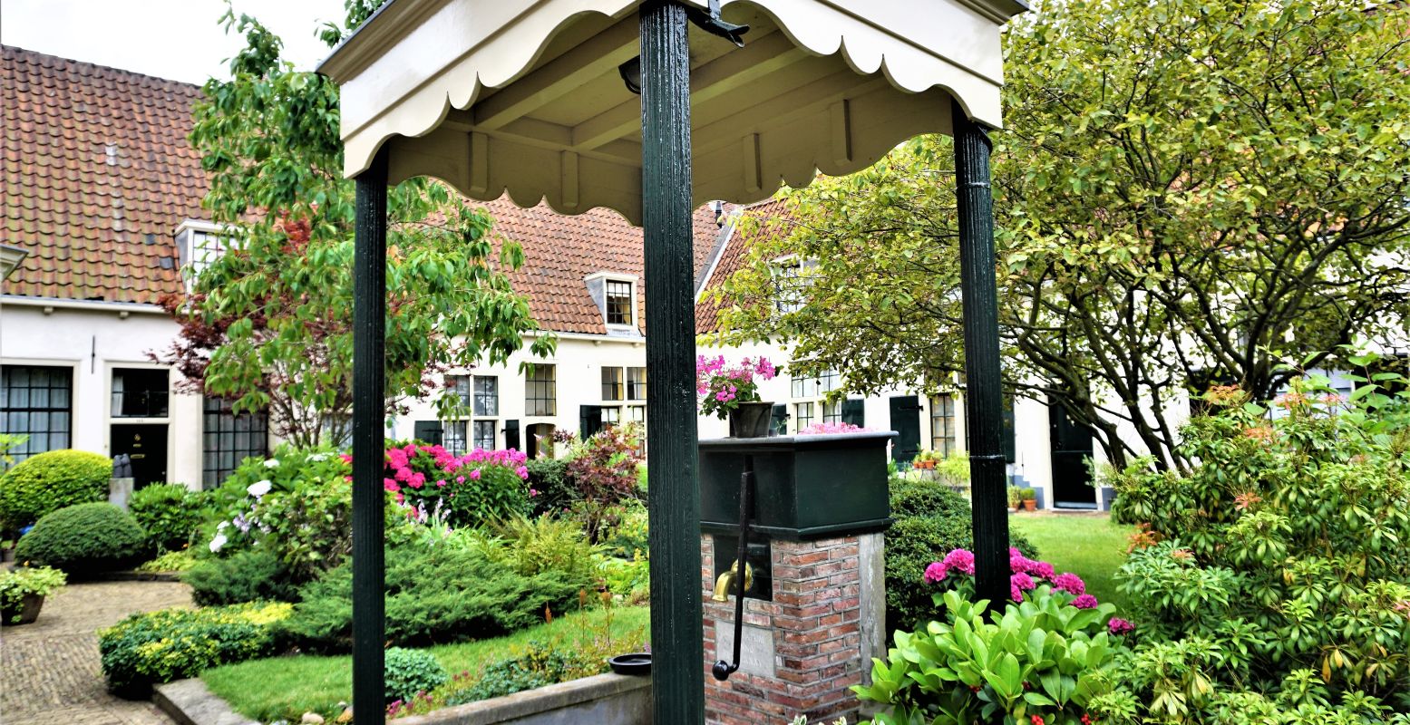 Het oudste hofje van Nederland vind je in Haarlem. Foto: DagjeWeg.NL © Tonny van Oosten