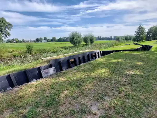 Grebbelinie Bezoekerscentrum Hier zie je een replica van een loopgraaf uit de Tweede Wereldoorlog. Foto: Mike Schouten