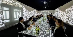 Voedsel flirt met je in de tentoonstelling Food is Fictie