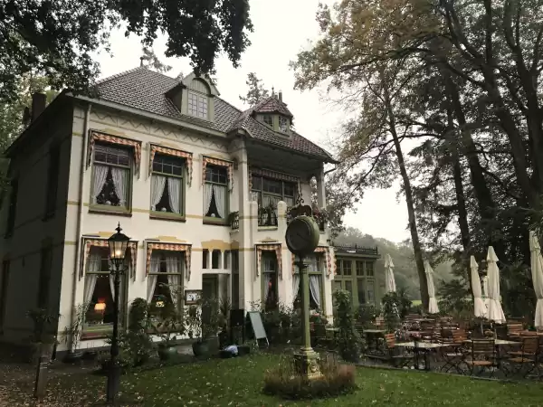 Stap binnen in de prachtige villa. Foto: DagjeWeg.NL Stap binnen in de prachtige villa. Foto: DagjeWeg.NL