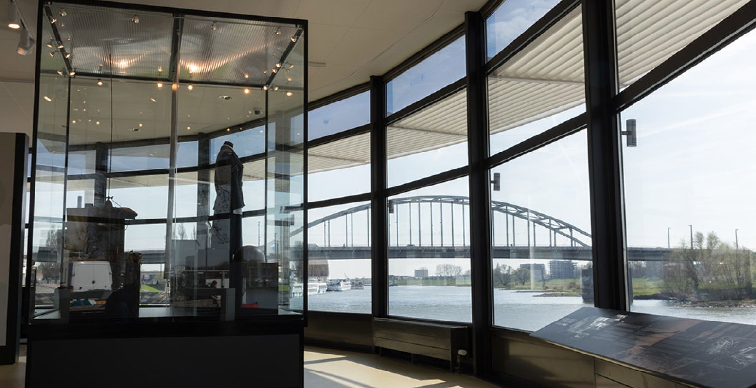 Airborne at the Bridge, met uitzocht op de John Frostbrug, oftewel de brug te ver. Foto: Airborne Museum Hartenstein © Arjan Vrieze