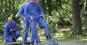 5 stoere bedrijfsuitjes voor de ultieme boost Ga de strijd aan met collega's in de Schrootstrijd. Foto: De Spelerij