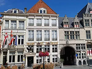 Restaurant Hemingway vind je in hotel De Draak, het oudste hotel van Nederland. Foto: DagjeWeg.NL