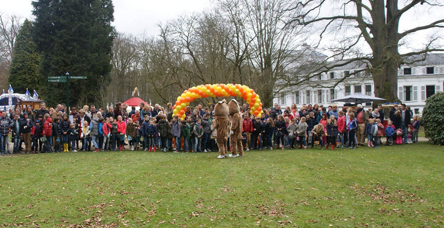 Klaar voor de start? Af! Speur naar paaseieren in de tuin van Paleis Soestdijk. Foto: Paleis Soestdijk.