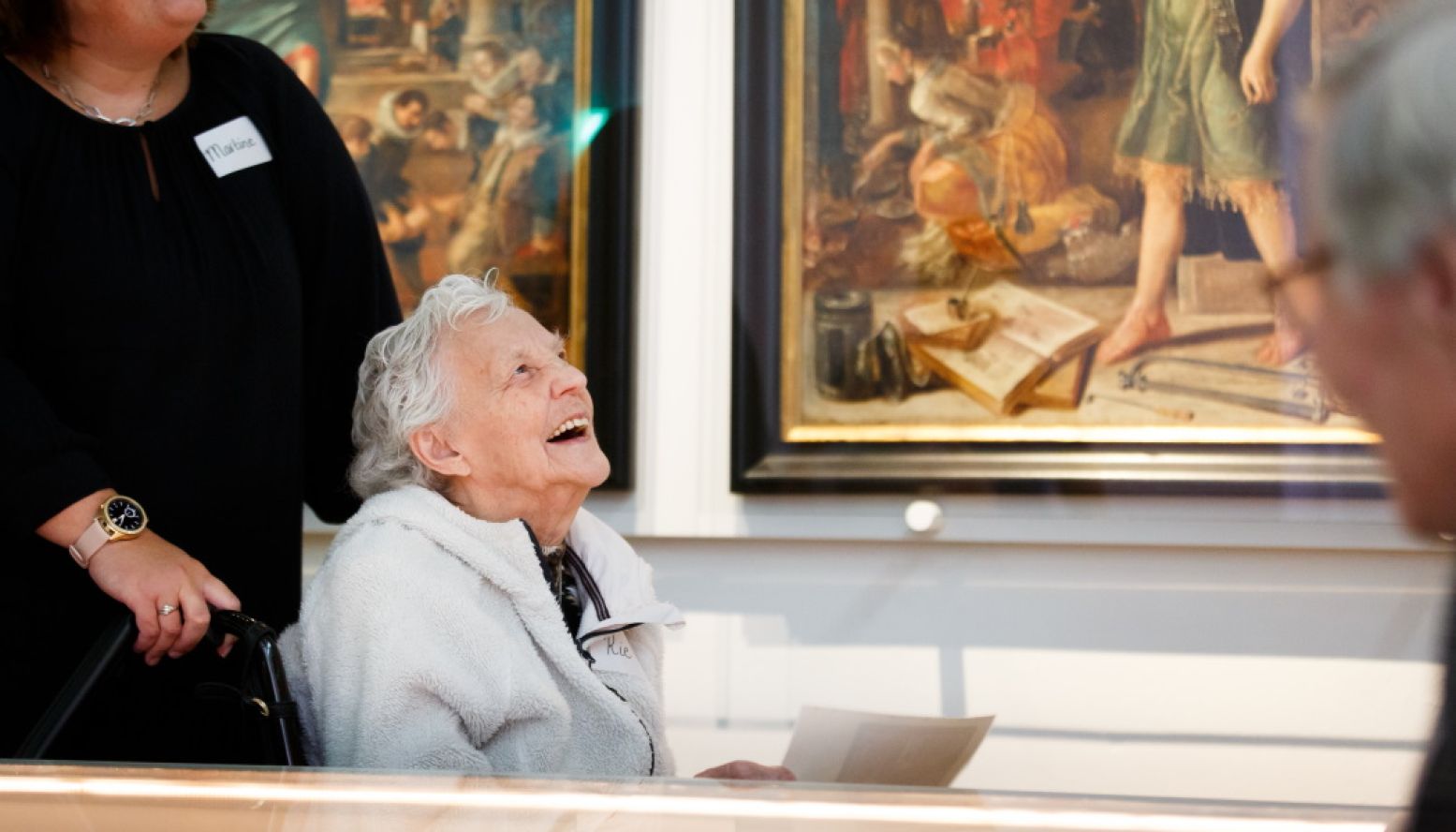 Een museumbezoek maakt mensen met dementie blijer. Foto: Museum Boerhaave