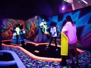 Neon Minigolf Assen Foto: Noord Events