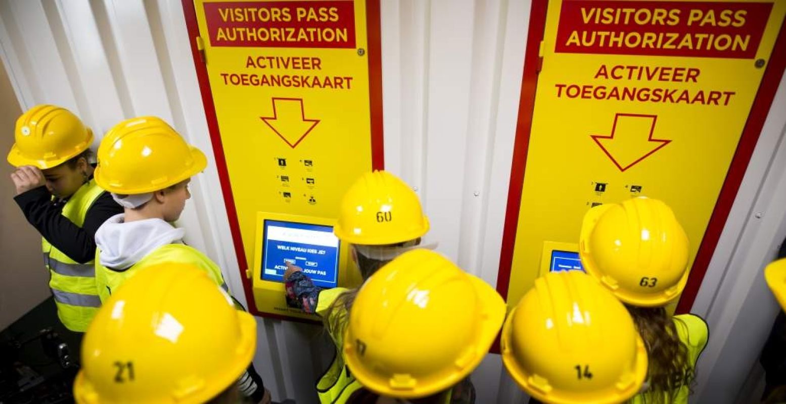 Lees je toegangskaartje uit en test je geschiktheid. Foto: Maritiem Museum - Marco De Swart