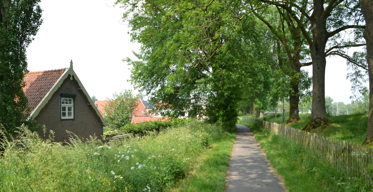 Heerlijk wandelen over de vesting. Foto: DagjeWeg.NL