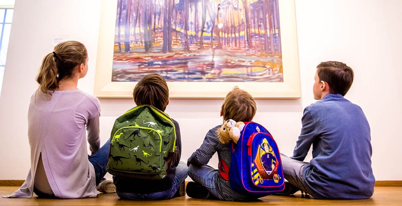 Zwerf met je kind door musea, bekijk kunst, speel spelletjes, doe mee aan workshops en volg speurtochten. Foto: Museumnacht Kids.