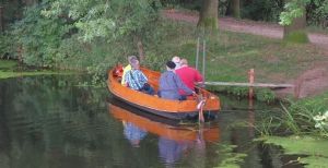 Over de foto: Verken Zutphen vanaf het water met een fluisterboot! Foto: Fluisterboten Zutphen Verken Zutphen vanaf het water met een fluisterboot! Foto: Fluisterboten Zutphen