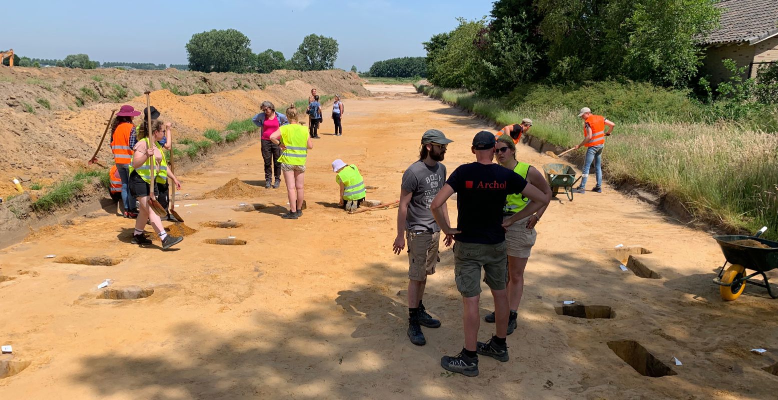 Hier zijn ze druk aan het graven. Foto: Nationale Archeologiedagen Hier zijn ze druk aan het graven. Foto: Nationale Archeologiedagen
