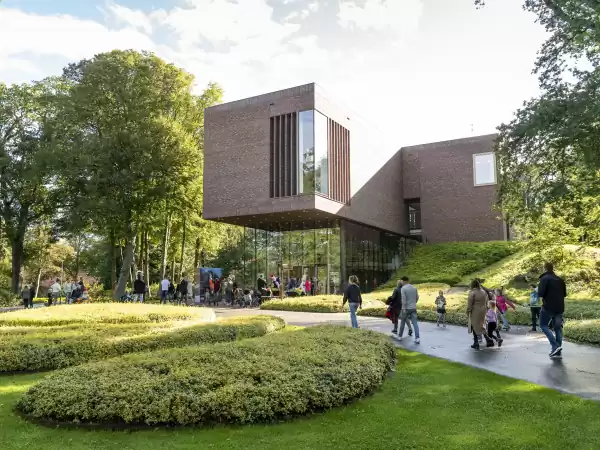 Het LAM museum is omgeven door groen. Foto: LAM museum Het LAM museum is omgeven door groen. Foto: LAM museum