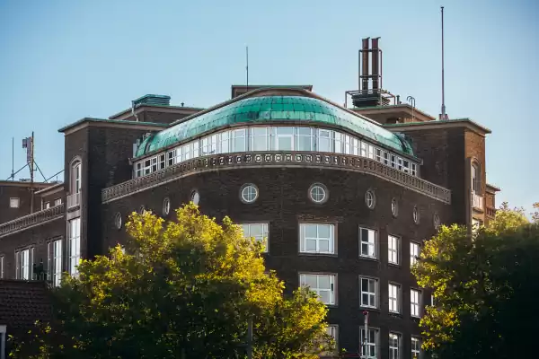 Het prachtige aanzicht van het gebouw. Foto: Flora Filmtheater ©