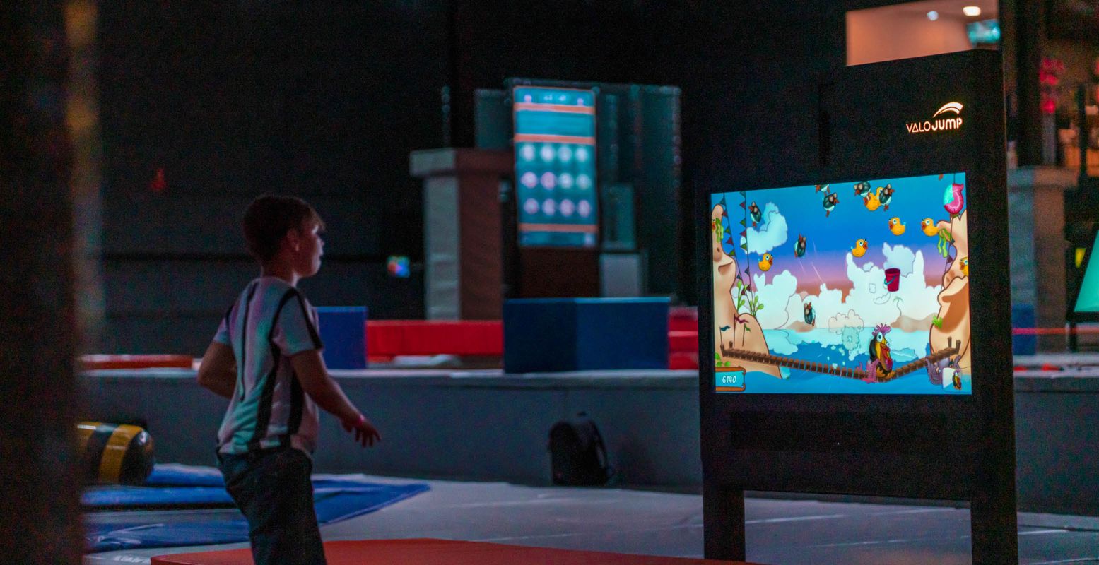 Speel al jumpend een game voor een scherm. Foto: Urban Jump & Playground