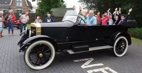 Wat kun je doen dit weekend? Toettoet! Deze auto wordt door stoom aangedreven. Foto: Nederlands Stoommachinemuseum