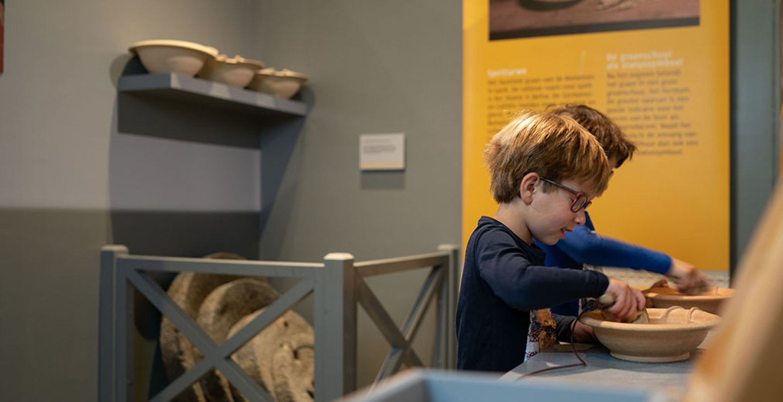 Je kunt dit jaar geen Romeinse activiteiten doen in de musea, maar wel thuis! Foto: RomeinenNU © Thermenmuseum