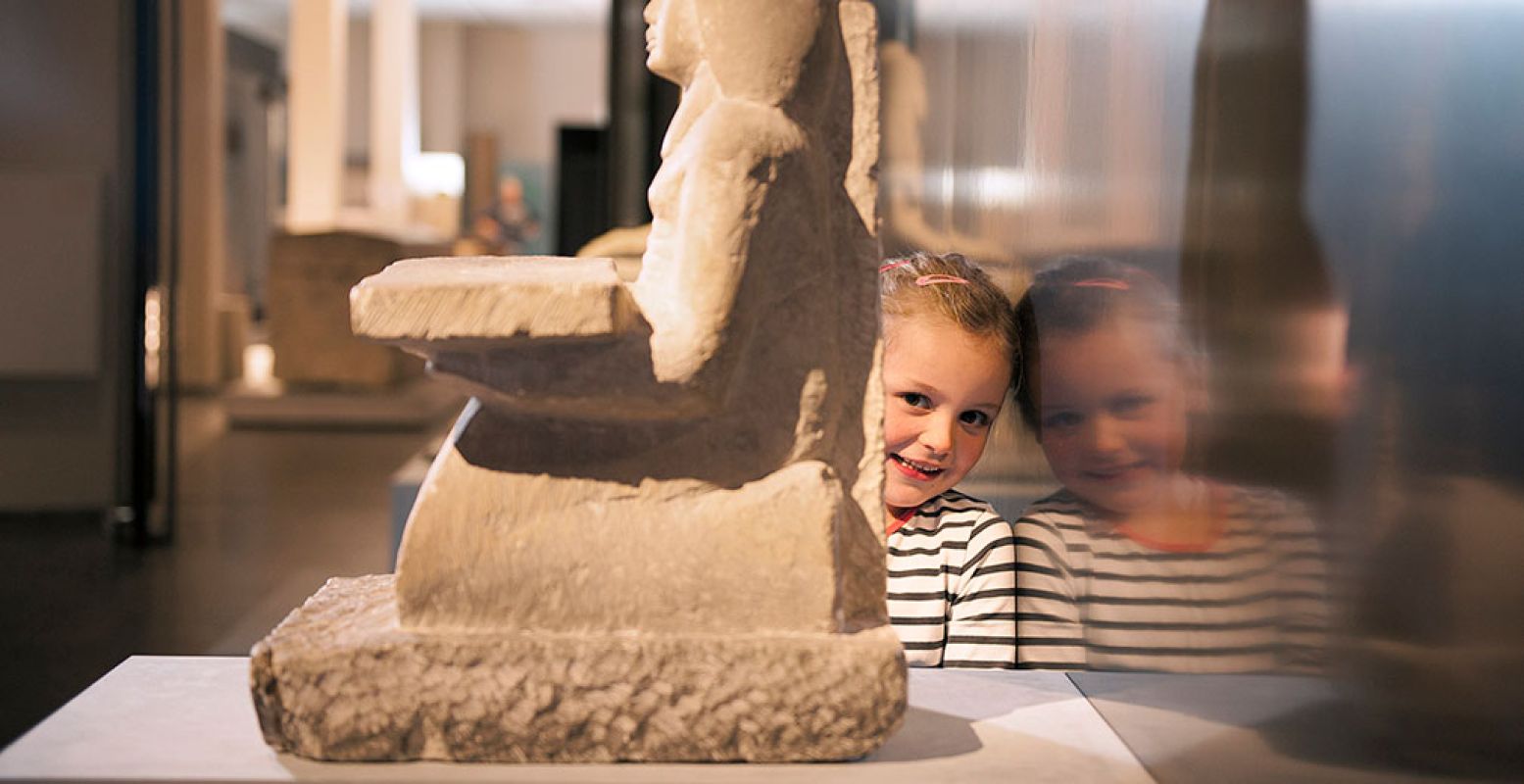 Speur tussen de prachtige voorwerpen uit het oude Egypte in het Rijksmuseum van Oudheden en doe de Grote Goden Quiz. Foto: Rob Overmeer