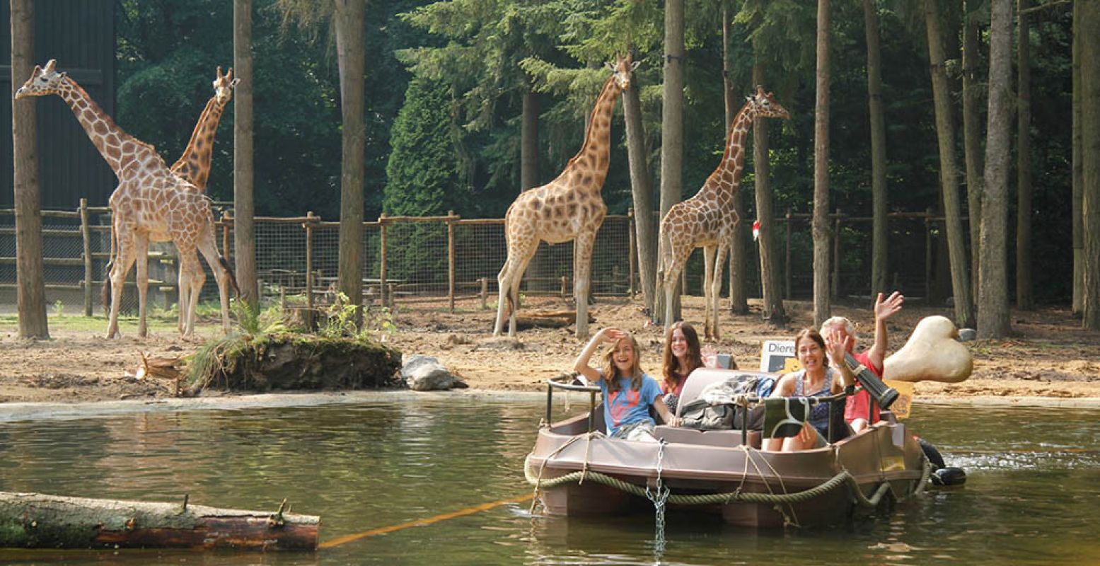 Waterfietsen tussen de dieren in DierenPark Amersfoort. Foto: DierenPark Amersfoort.