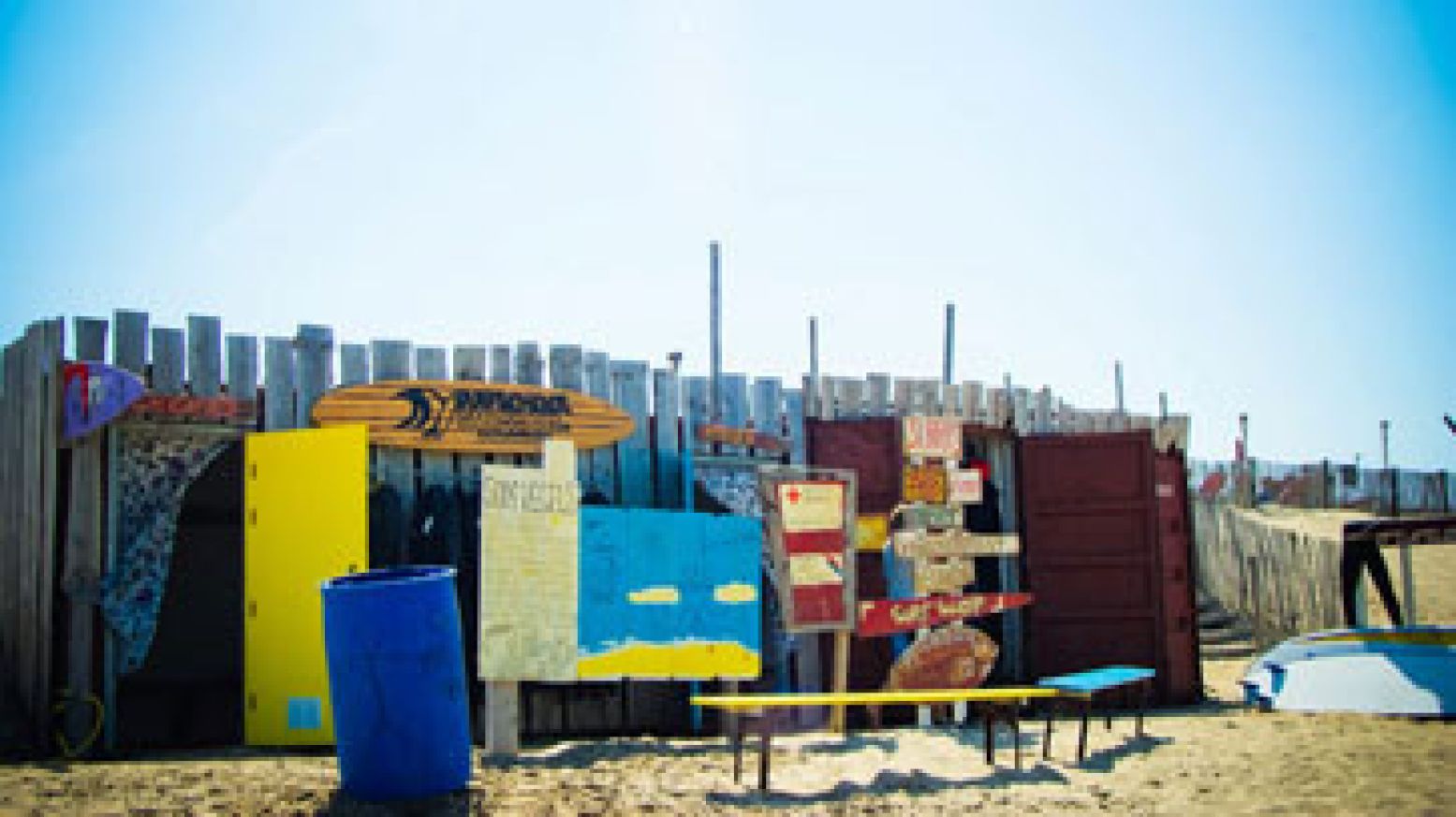 De gezellige strandhut van Surfschool Zandvoort. Foto:  Surfschool Zandvoort .