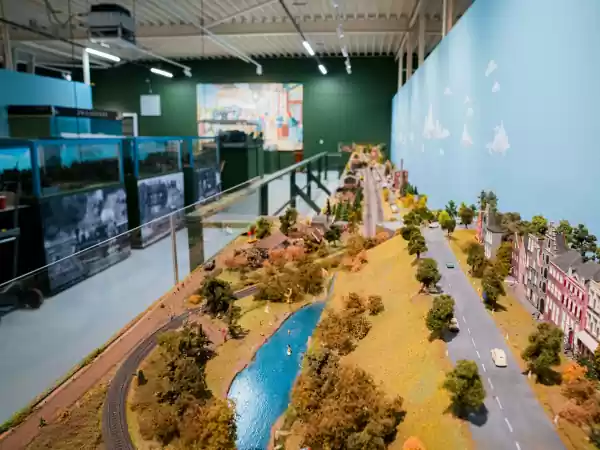 Loop langs grote en kleine modelspoorbanen. Foto: Modelspoor Museum © Click and Share