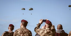 Spektakel in de lucht tijdens de Airborne Luchtlandingen