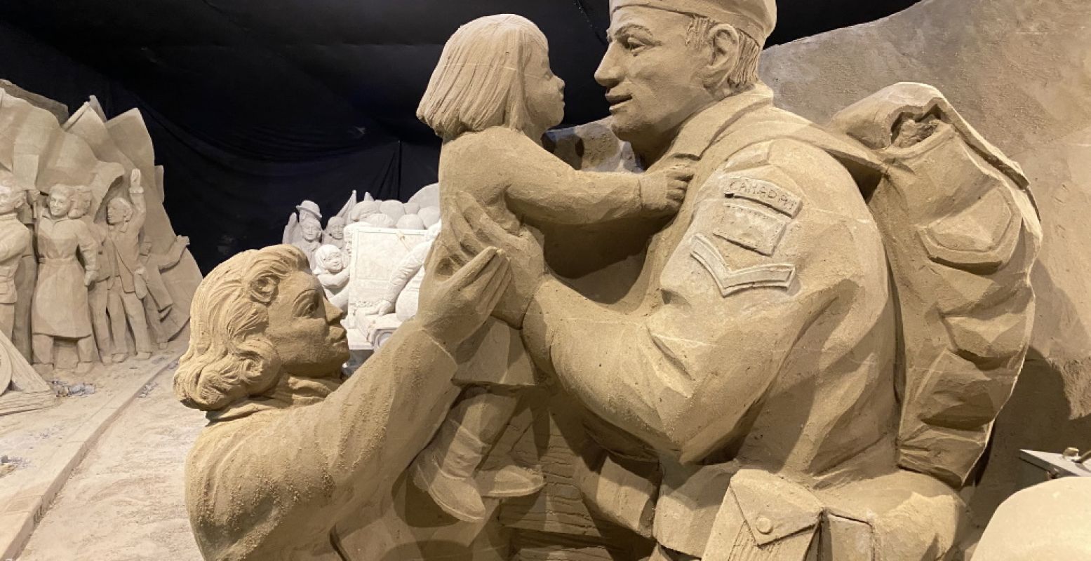 't Veluws Zandsculpturenfestijn staat in 2020 in het teken van 75 Jaar Vrijheid en blikt terug op de Tweede Wereldoorlog en de bevrijding. Foto: 't Veluws Zandsculpturenfestijn.