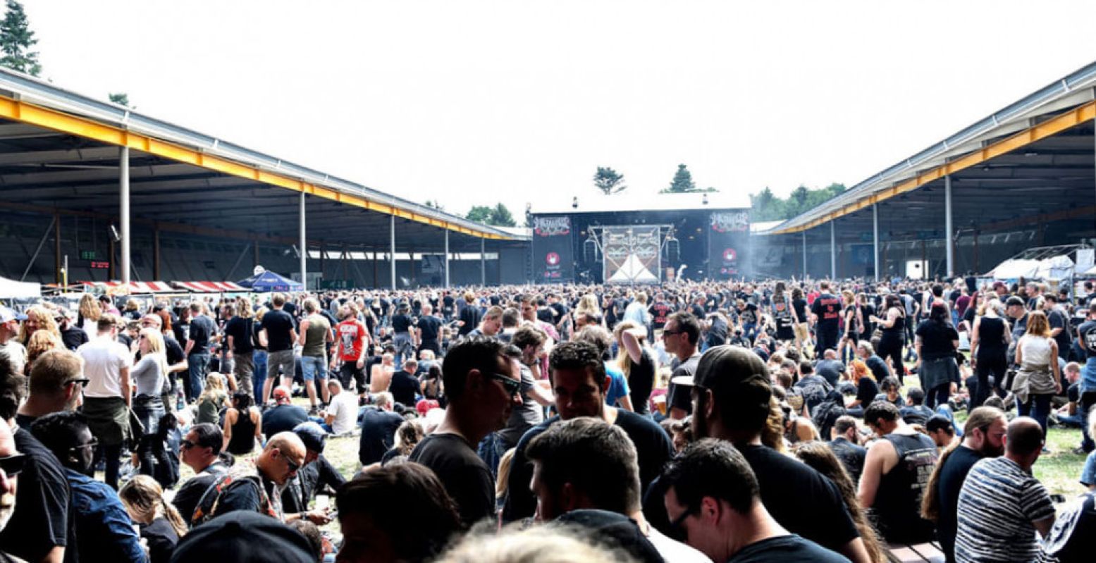 Ga los op snoeiharde gitaren tijdens Dynamo Metalfest in het IJssportcentrum in Eindhoven. Foto: Dynamo Metalfest © Marc Koetse Ga los op snoeiharde gitaren tijdens Dynamo Metalfest in het IJssportcentrum in Eindhoven. Foto: Dynamo Metalfest © Marc Koetse