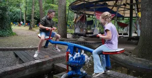 Vergeet de tijd in De Spelerij - De Uitvinderij Door beweging krijg je ineens een fontein. Foto: DagjeWeg.NL