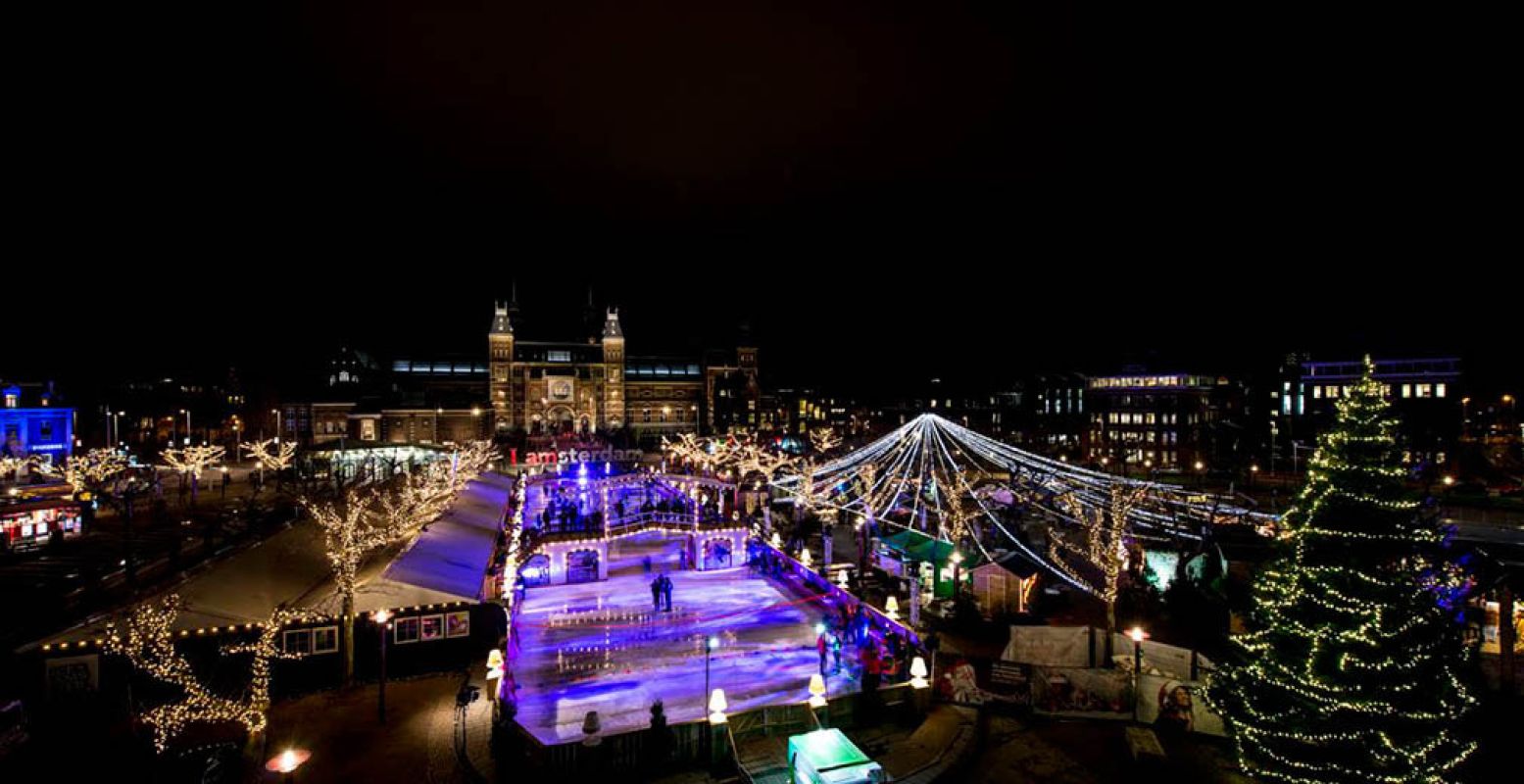 Samen schaatsen, borrelen en aftellen naar het nieuwe jaar in Amsterdam. Foto: Ice* Amsterdam.