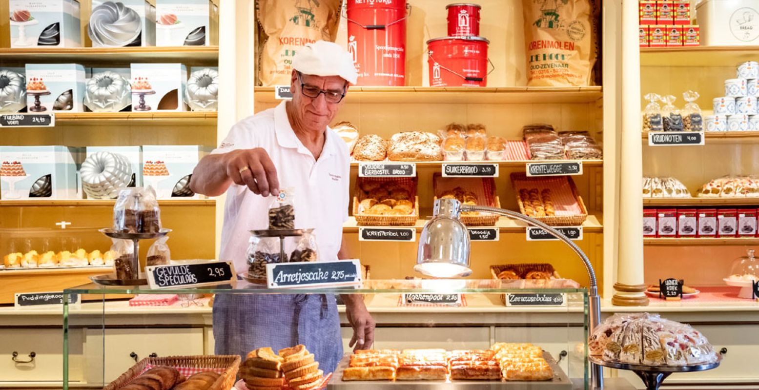 Ook de bakker is weer klaar voor het zomerseizoen. Foto: Nederlands Openluchtmuseum © Mike Bink