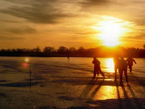 Schaats een toertocht op natuurijs