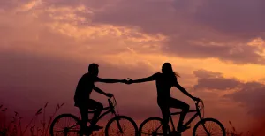 Hap en trap door de mooiste plekken van Nederland Een romantisch dagje uit met je partner? Ga fietsen en geniet onderweg van heerlijke gerechten! Foto:  Pixabay 