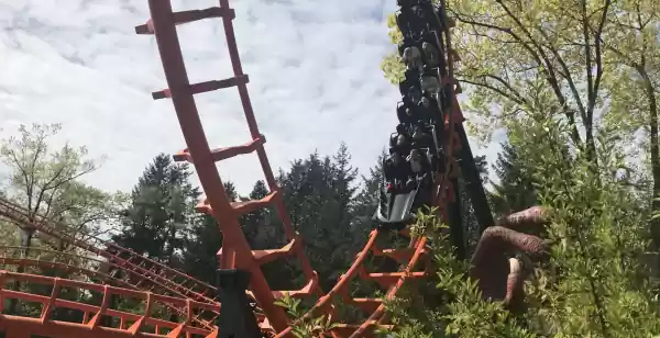 Reportage: helemaal over de kop in Hellendoorn Zet je schrap voor Balagos de draak! Foto: DagjeWeg.NL ©