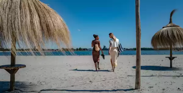 Van noord naar zuid: gave stadsstranden in Nederland Leuke Nederlandse stadsstranden voor een vakantiegevoel in eigen land. Zoals het stadsstrand van Hoorn, het langste stadsstrand van Nederland. Foto: Gemeente Hoorn © Benno Ellerbroek
