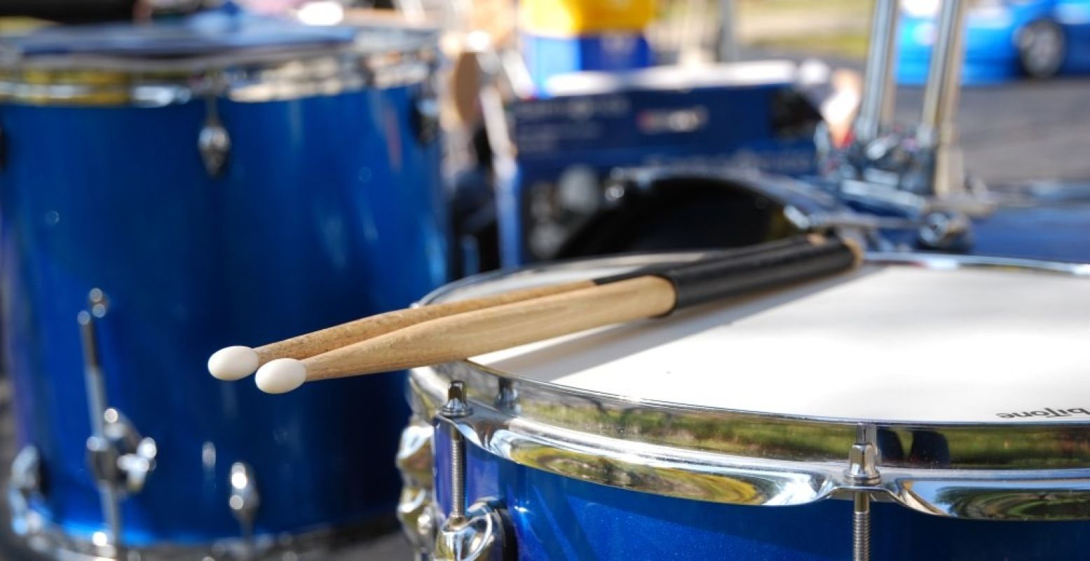 'Garage Sale - Drum Set'. Foto:  slgckgc . Licentie:  Sommige rechten voorbehouden . Bron:  Flickr.com 