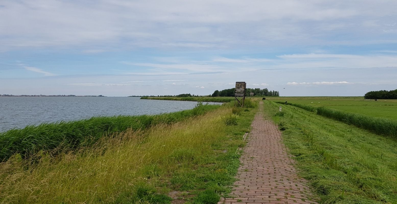 Wandel een rondje Marken over het wandelpad langs de kust. Foto: DagjeWeg.NL © Tonny van Oosten