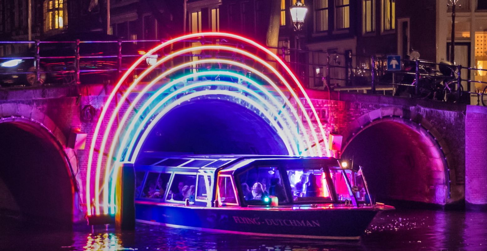 Bewonder Amsterdam op z'n mooist tijdens Amsterdam Light Festival. Foto: Blue Boat Company © Arjan Broek.