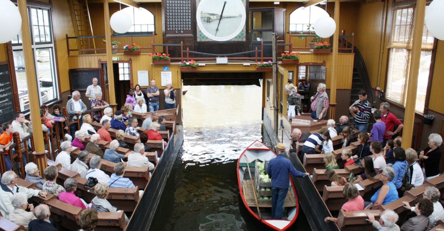 Bied zelf mee op groentes tijdens de doorvaargroenteveiling in Museum BroekerVeiling. Foto: Museum BroekerVeiling